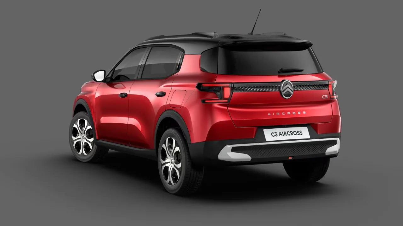 سيارة Citroën C3 Aircross 2026 من الخلف من زاوية ثلاثية