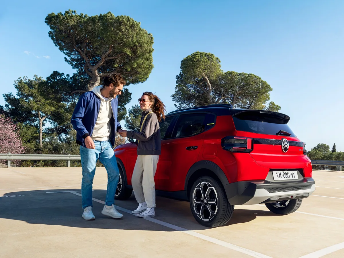 Citroën C3 2026 vista trasera, luces LED en forma de gancho