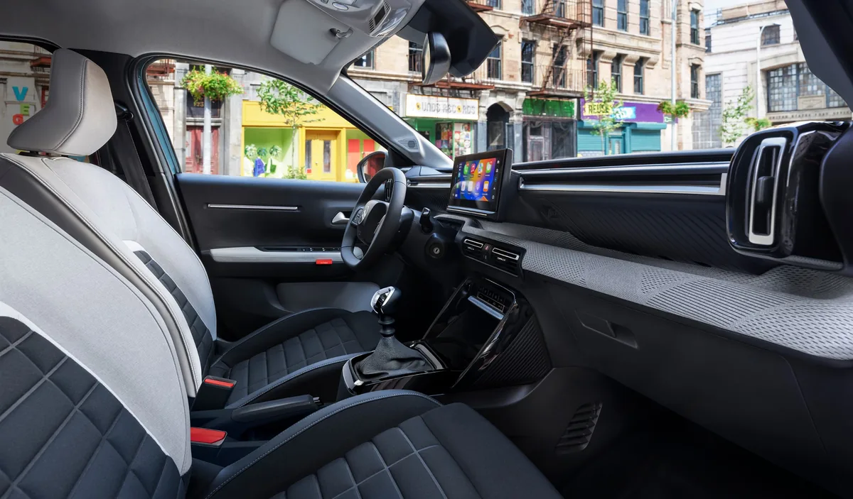 Tablero C-Zen Lounge de la Citroën C3 2026 con pantalla de 10,25 pulgadas