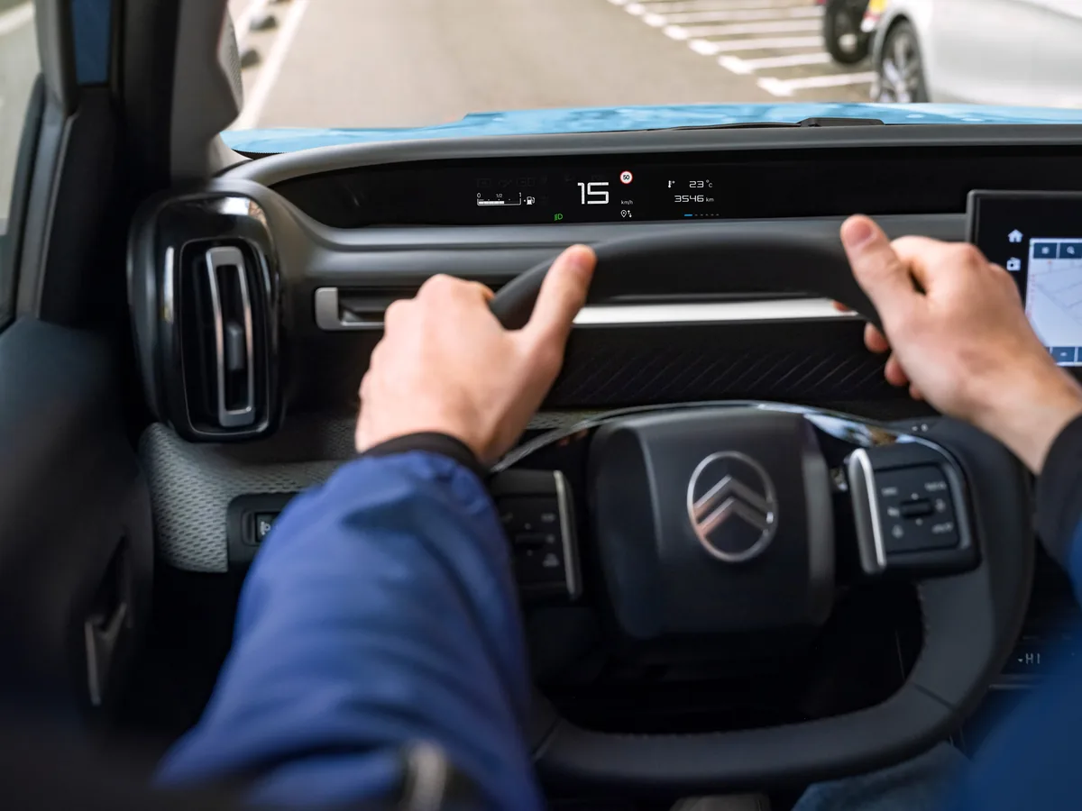 Pantalla Head-Up y volante de la Citroën C3 2026