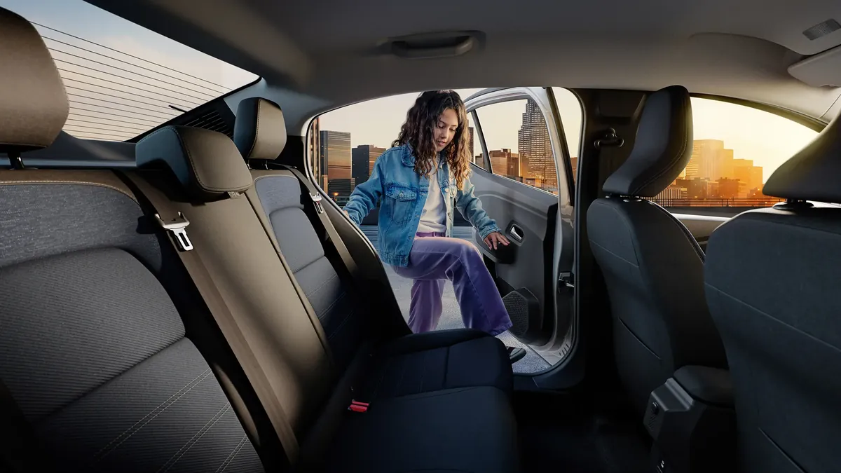 Geräumige Rücksitze der Dacia Logan 2026