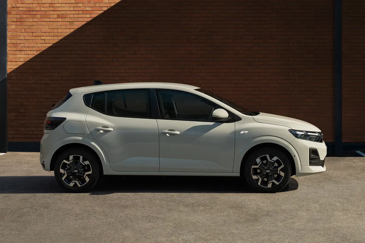 Dacia Sandero 2026 im Profil, Sandstone-Farbe