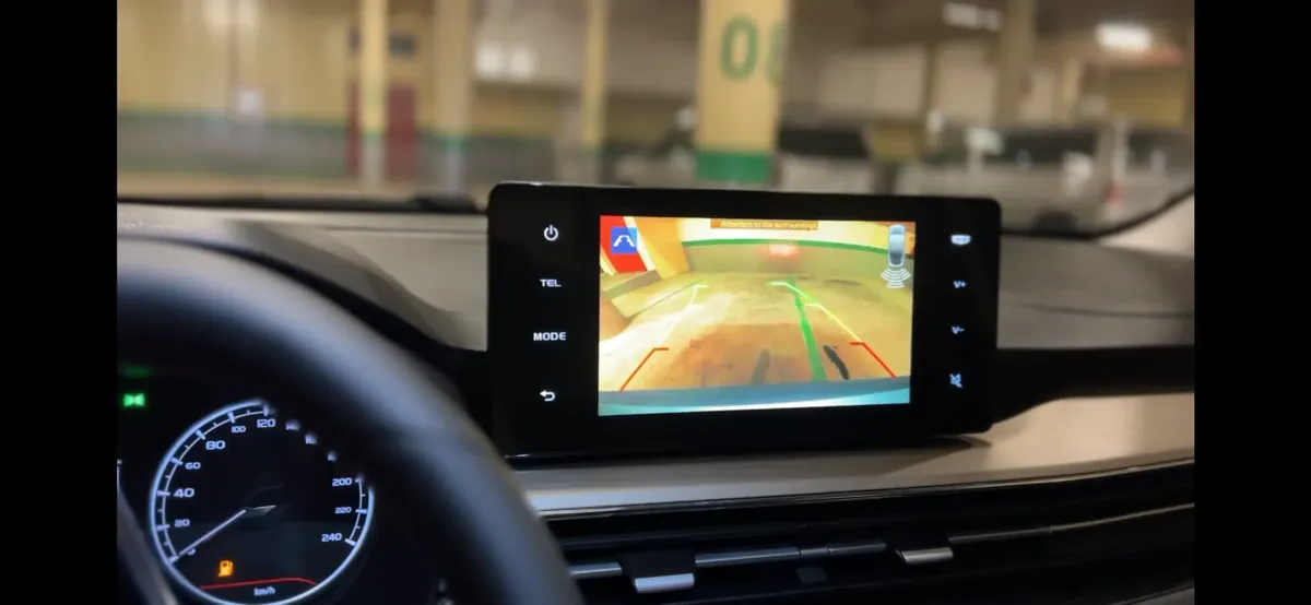 Rückfahrkamera auf dem Bildschirm des Geely GX3 Pro angezeigt