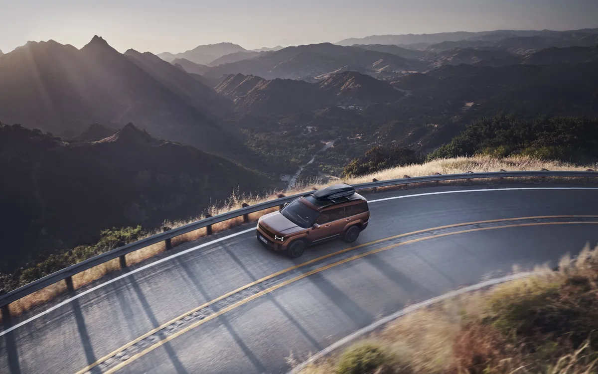 Hyundai Santa Fe 2026 auf einer Passstraße