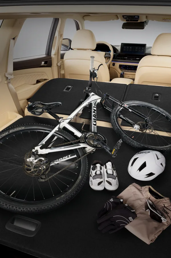Laderaum des KGM Rexton mit umgeklappten Sitzen