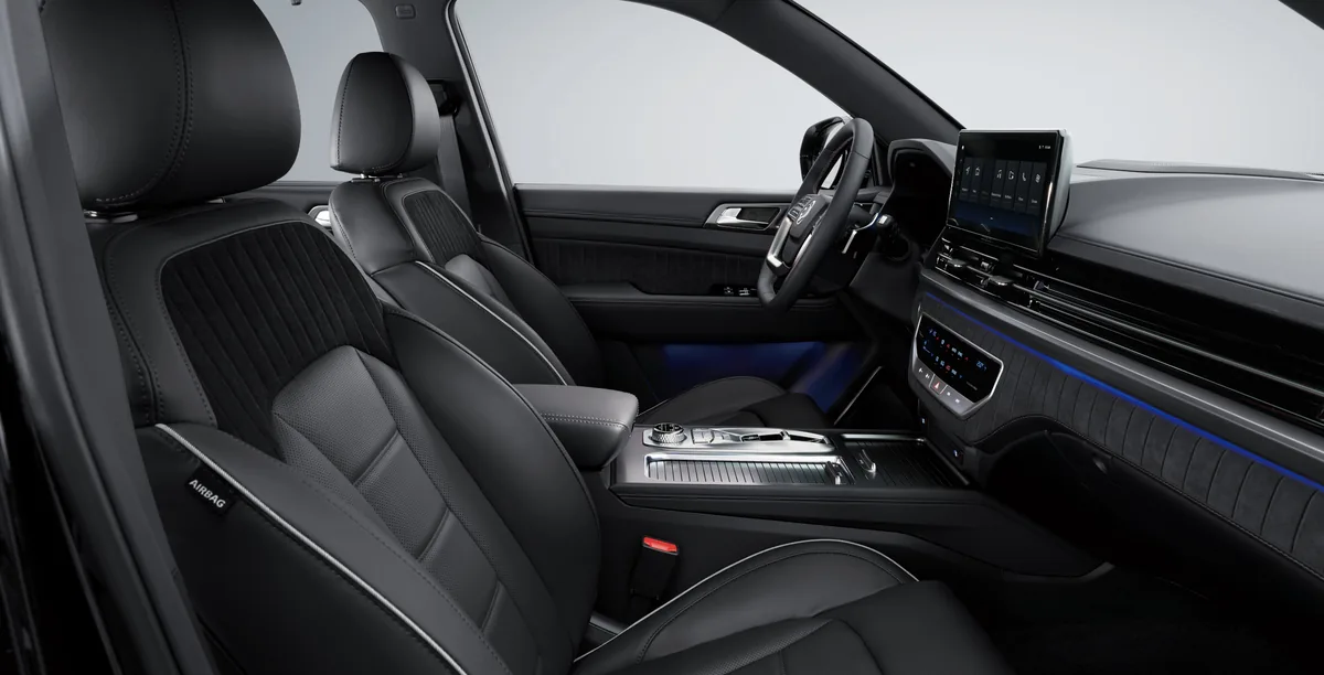 Schwarzes Lederinterieur des KGM Rexton