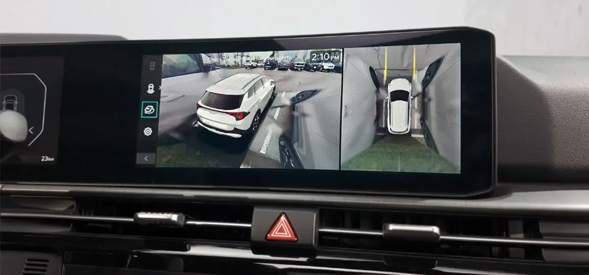 Kia Sportage 360° camera shown on the central screen