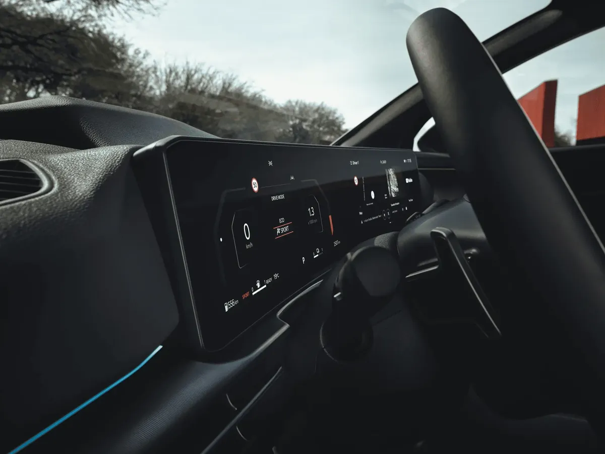 25-inch floating panoramic dual screen of the 2026 Sportage