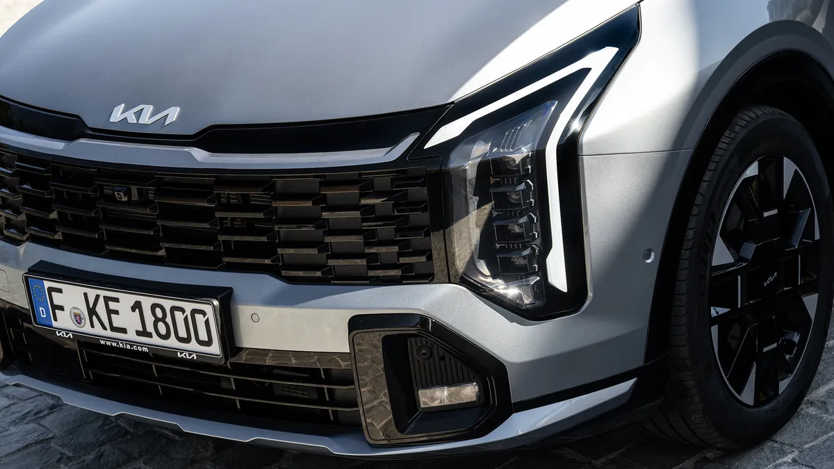 Star Map full LED light signature of the 2026 Sportage
