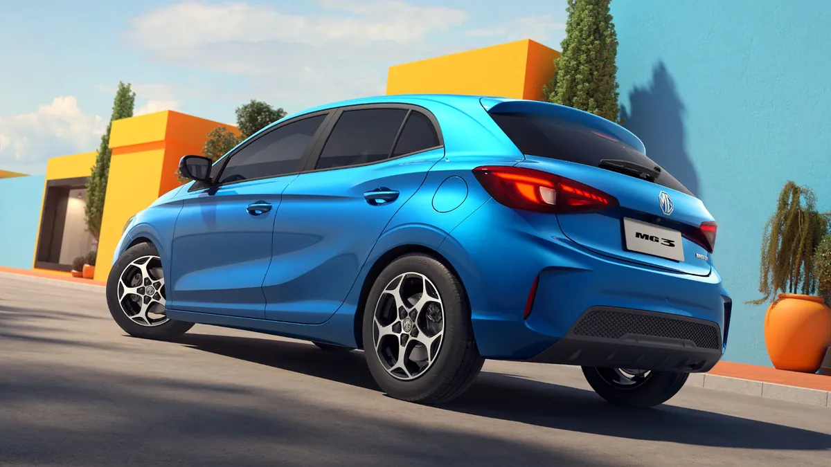 MG3 2026 من الخلف، أضواء بخط ضوئي