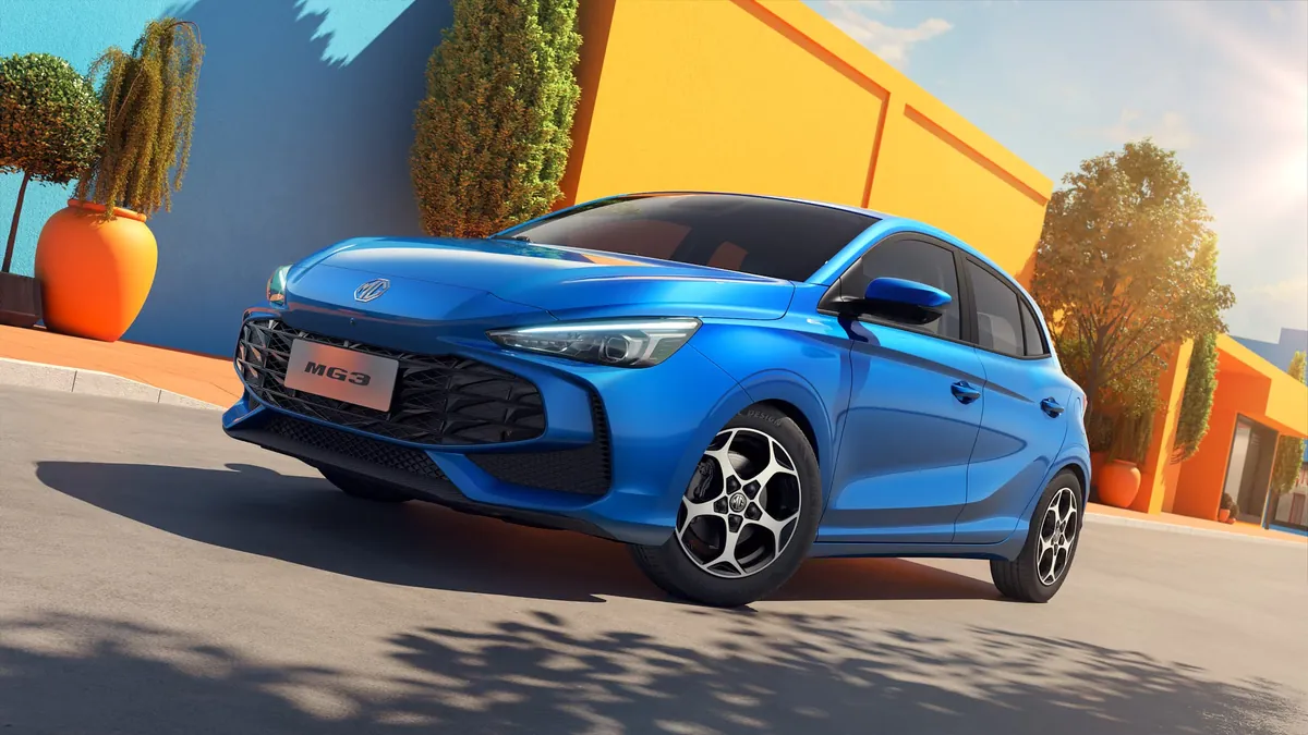MG3 2026 الزرقاء من زاوية ثلاثية أمامية