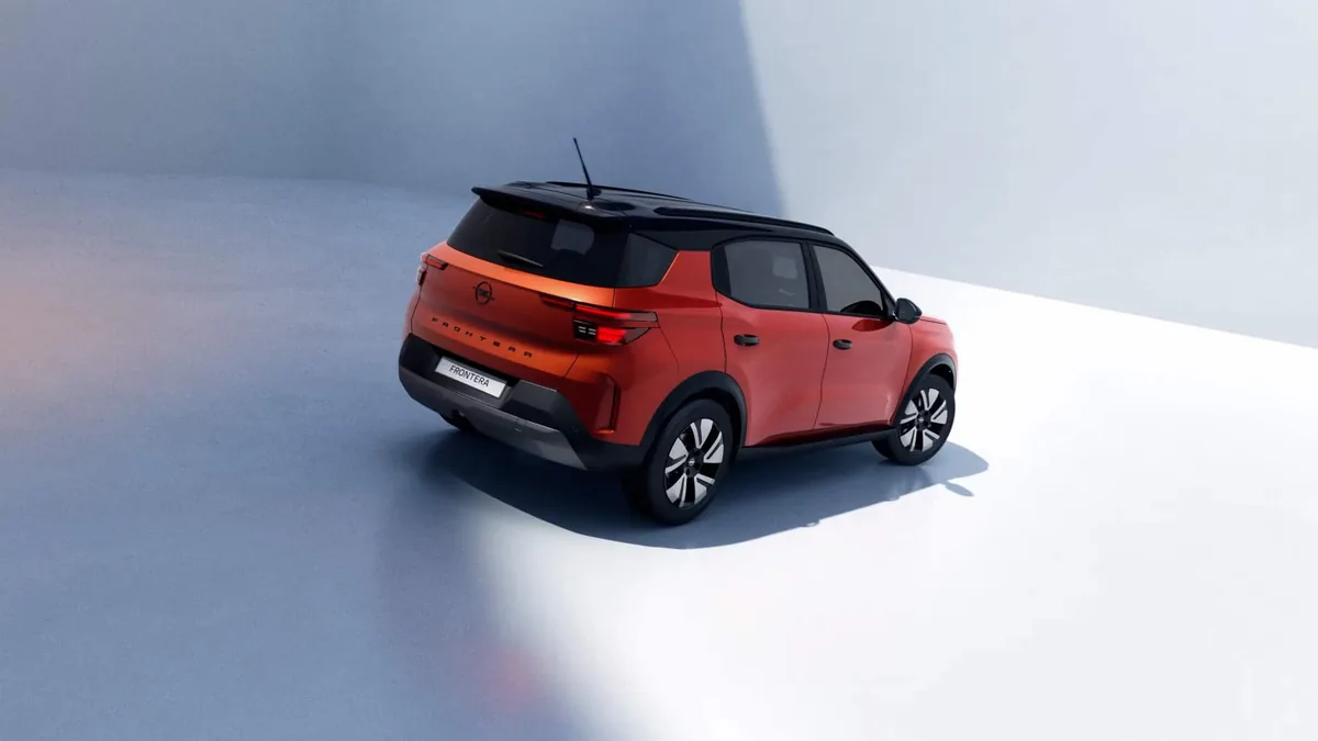 Opel Frontera 2026, Rückansicht in Dreiviertelansicht