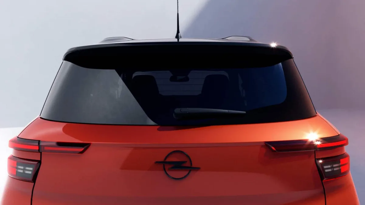 Heckklappe und Rücklichter des Opel Frontera 2026