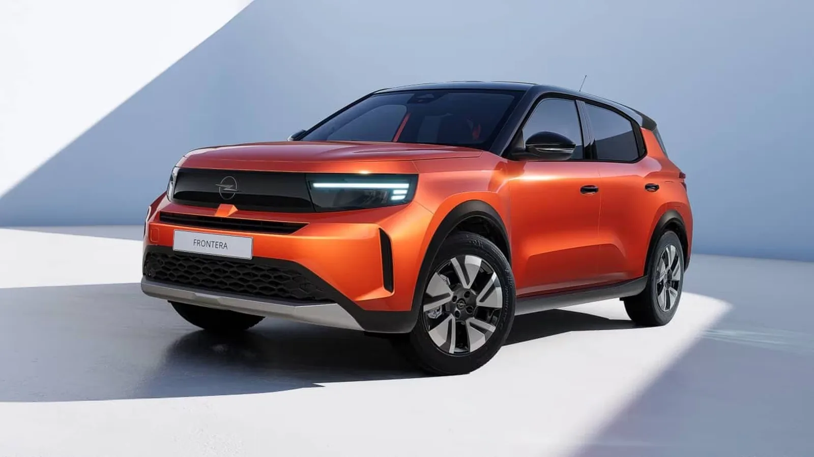 Neuer Opel Frontera GS 2026 in Canyon-Orange mit schwarzem Dach, Dreiviertelansicht von vorne