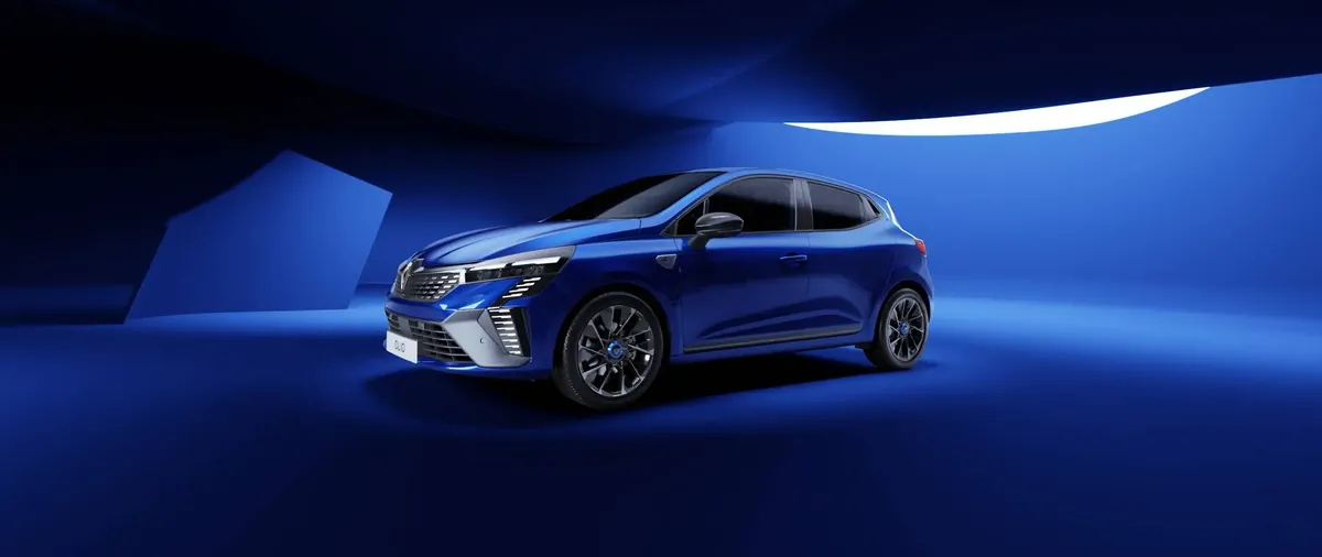 2026 Renault Clio side view in studio