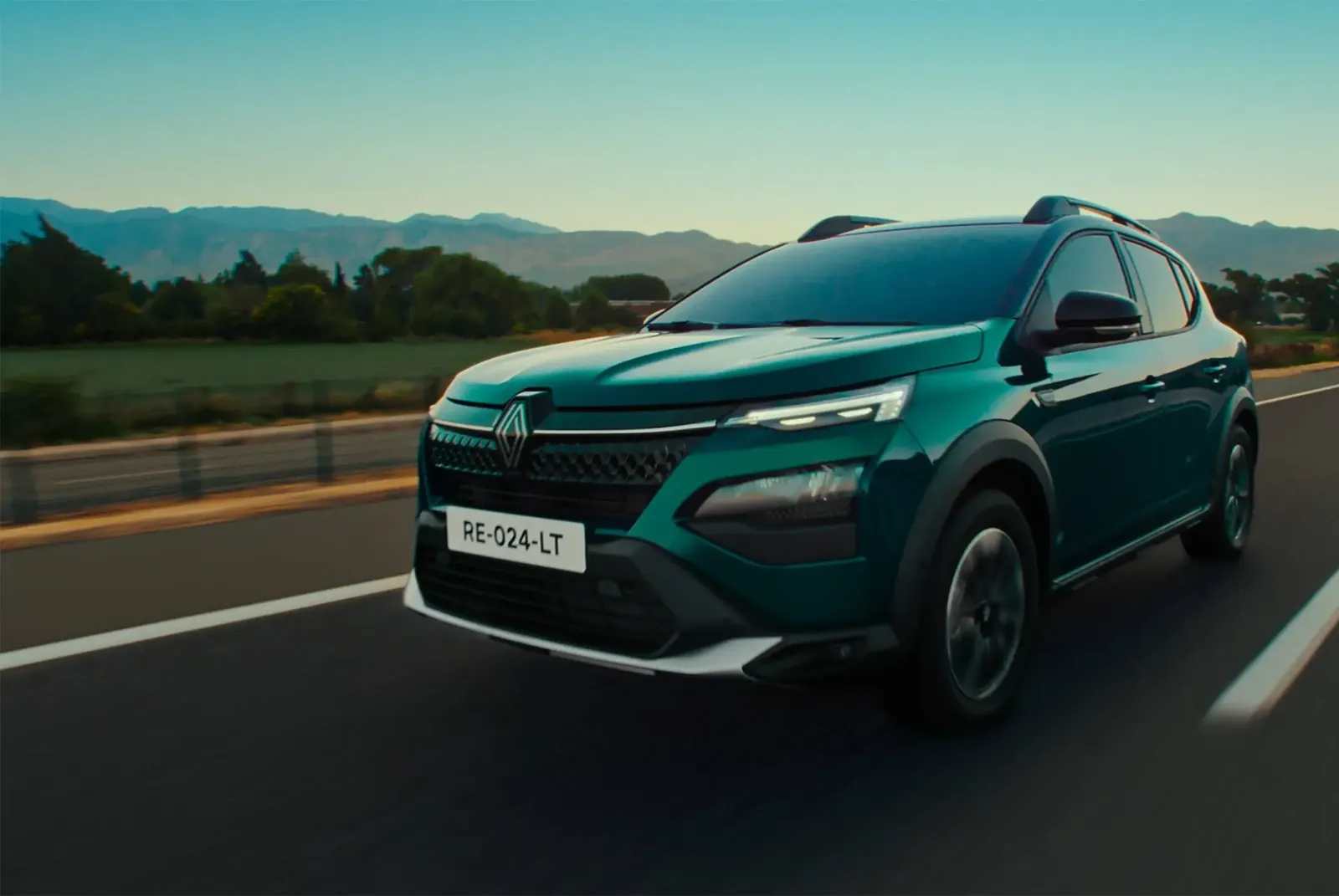 Renault Kardian 2026 in Barentsgrün auf einer marokkanischen Landstraße