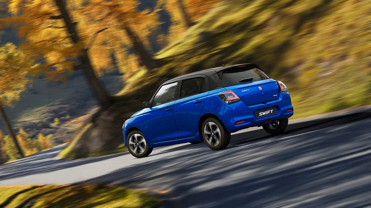 Suzuki Swift 2026 in einer Kurve auf einer Landstraße