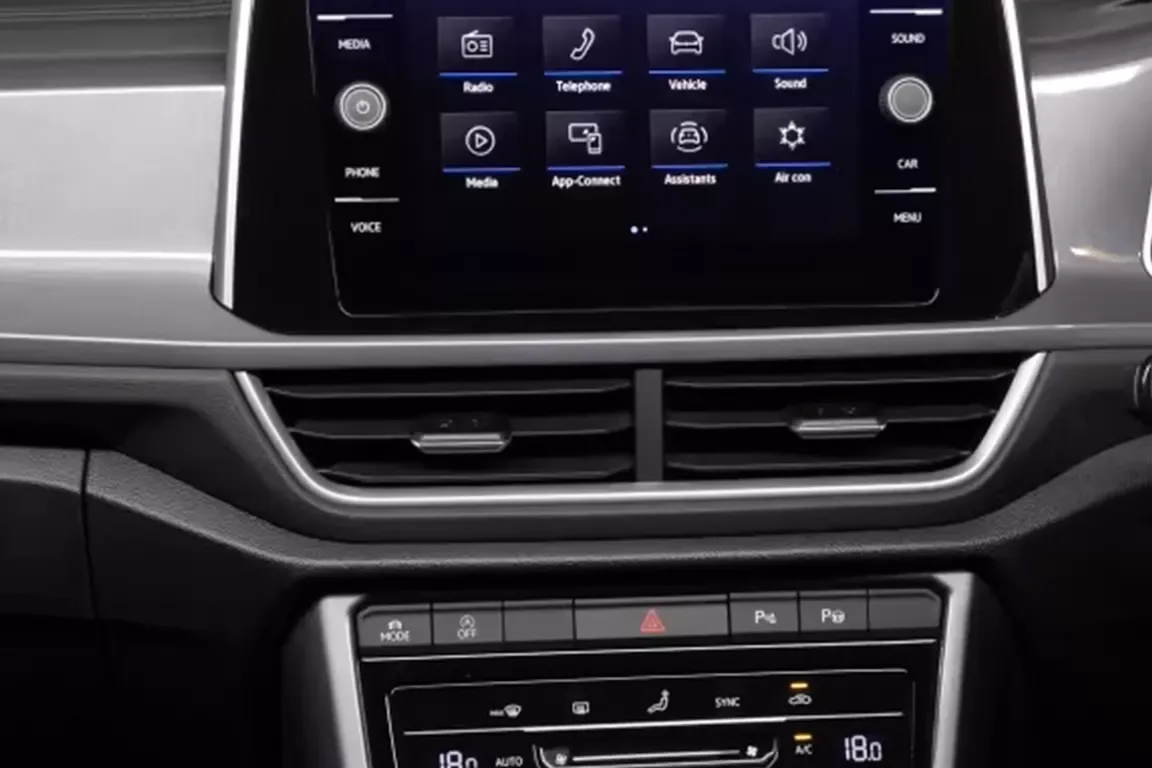 Multimedia-Display des Volkswagen T-Roc mit App-Connect